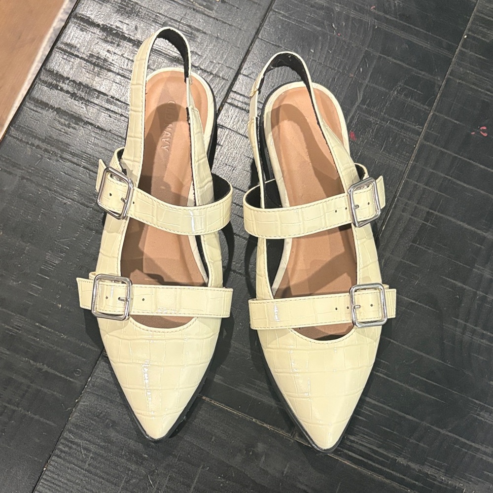 Old Navy Pointed Slingback Buckle Flats in Cream